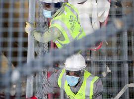 © Lionel Rault May 2021 Construction workers with masks